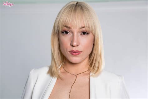 Lily LaBeau (@lilylabeau) • Instagram photos and videos